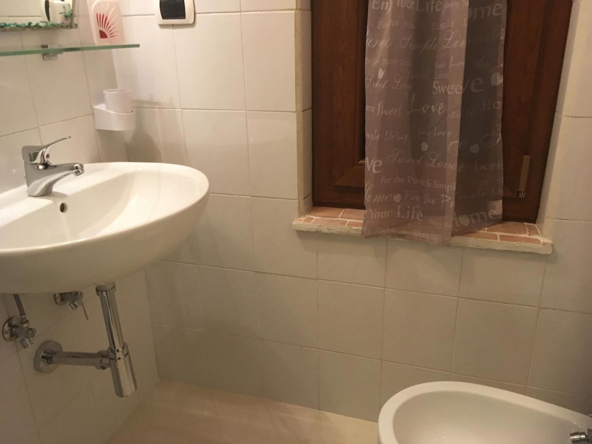 Il Ciambellino Hotel Santo Stefano di Magra Luaran gambar